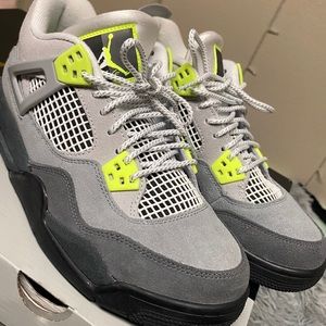 Jordan 4s SE 95 Neon